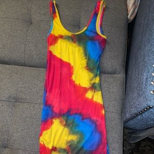 Tie dyed mid-leg dress.